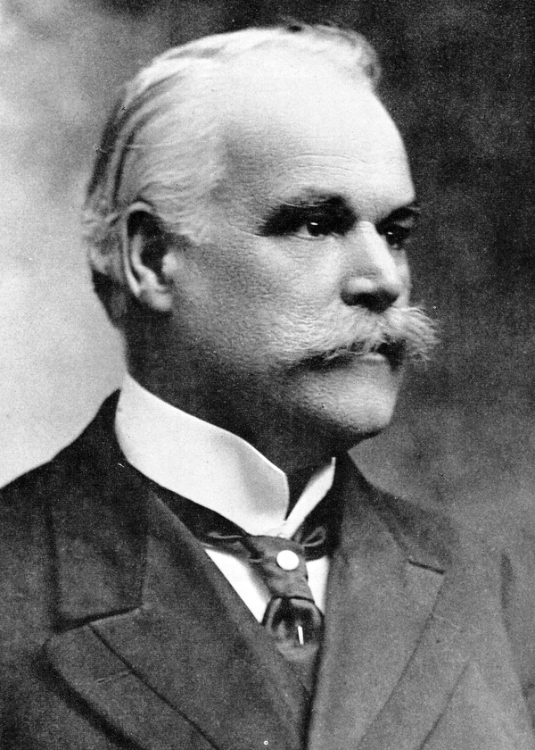 Titre original&nbsp;:    Description English: Alphonse Desjardins, Cofounder of the Alphonse Désjardins Cooperative Bank Date 1913(1913) Source Confédération des Caisses Populaires Desjardins Author Alfred George Pittaway

