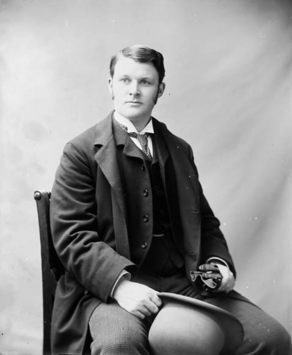 Titre original&nbsp;:  Hon. Charles Hibbert Tupper, M.P., (Pictou, N.S.). Minister of Marine & Fisheries. 