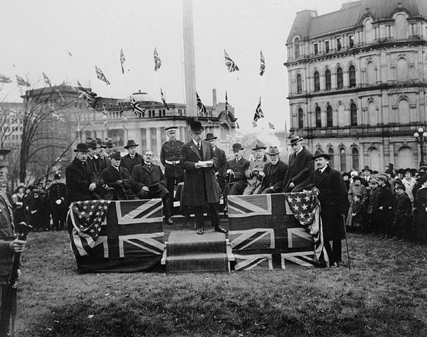 Original title:  MIKAN 3194653 Sir Robert Borden during the Victory Loan Campaign. 1917 [74 KB, 607 X 480]