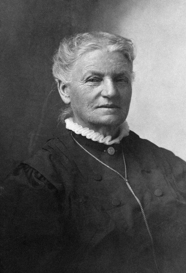 Original title:  Sara Hymas Bates Daines, Mormon pioneer, southern Alberta. [ca. 1910]. Image courtesy of Glenbow Museum, Calgary, Alberta.


