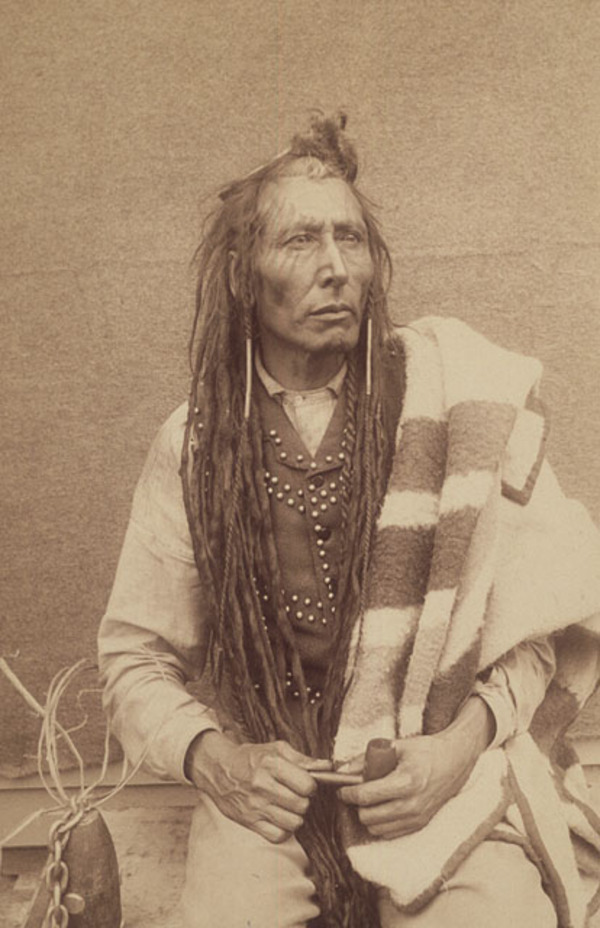 Original title:  Poundmaker (vers 1842 1886), également appelé " The Drummer ", chef cri, plus tard adopté par Crowfoot de la nation des Pieds Noirs. 