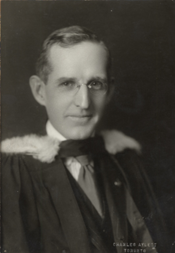 Titre original&nbsp;:  Dr. John Gerald Fitzgerald, ca. 1925. Professor of Hygiene & Preventive Medicine; Director of the Connaught Laboratories. Creator: Charles Aylett. 
Courtesy of the University of Toronto Archives | Heritage U of T.