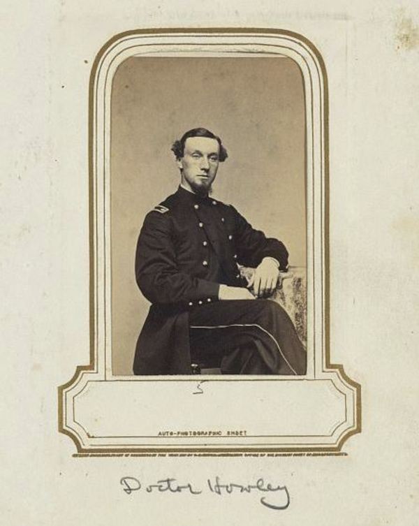 Titre original&nbsp;:  Doctor Howley. From an album showing primarily single portraits of officers serving in the 25th Regiment, United States Colored Troops.

Source Collection: Gladstone, William A. Gladstone collection of African American photographs. 
Repository: Library of Congress Prints and Photographs Division Washington, D.C. 20540 USA.
LCCN Permalink: https://lccn.loc.gov/2010645101.