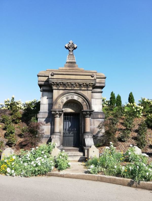 Original title:  Tuckett family vault at Hamilton Cemetery. Photo courtesy of Dr. Adam Montgomery (Canadian Cemetery History Project), 2019.