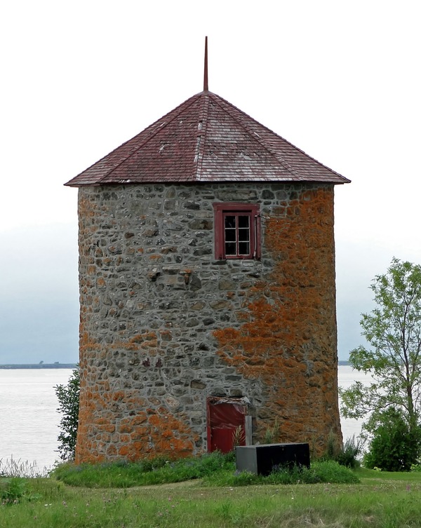 Original title:    Description English: Vincelotte Windmill (1690), Cap-Saint-Ignace, Province of Quebec, Canada Français : Moulin à vent de Vincelotte (1690), situé à l'Anse-à-Gilles, Cap-Saint-Ignace, province de Québec, Canada. Classé monument historique en 1965. Date 24 July 2010(2010-07-24) Source Own work Author Bernard Gagnon

Camera location 47° 3' 46.63" N, 70° 27' 6.68" W This and other images at their locations on: Google Maps - Google Earth - OpenStreetMap (Info)47.062952777778;-70.451855555556

