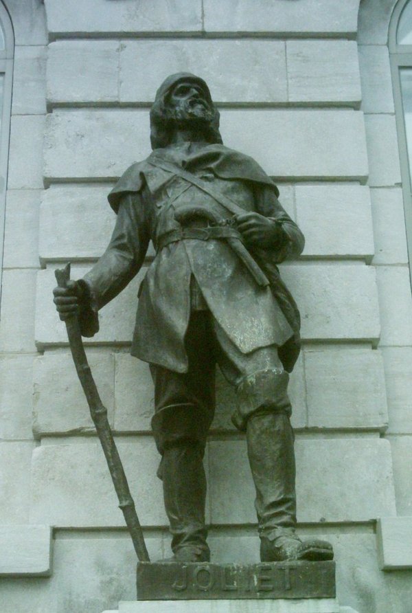 Titre original&nbsp;:    Description Français : Louis Jolliet, sculpture devant l'hôtel du Parlement de Québec, aile droite, série des découvreurs Date photo: 12 juillet 2009 Source J'ai pris moi-même ce cliché Author photo: Jean Gagnon

