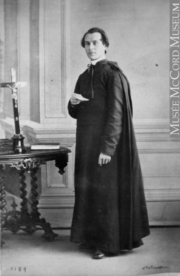 Titre original&nbsp;:  Photograph Rev. H. Verreau, Montreal, QC, 1862 William Notman (1826-1891) 1862, 19th century Silver salts on paper mounted on paper - Albumen process 8.5 x 5.6 cm Purchase from Associated Screen News Ltd. I-5189.1 © McCord Museum Keywords:  male (26812) , Photograph (77678) , portrait (53878)